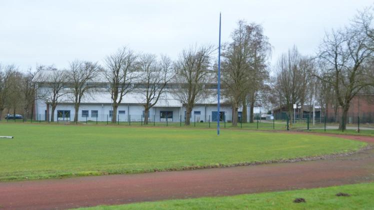 Die Fortuna-Halle des ETSV Fortuna wird viel genutzt. Das Gelände davor gehört jetzt dem Fußballverein VfB Glückstadt.