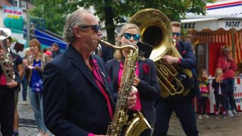 Das holländische Blasorchester "Distit" sorgte mit flotten Klängen für musikalische Unterhaltung beim Kinder- und Familienfest der Bürgerstiftung in Wallenhorst.                                                     Foto: Christina Halbach