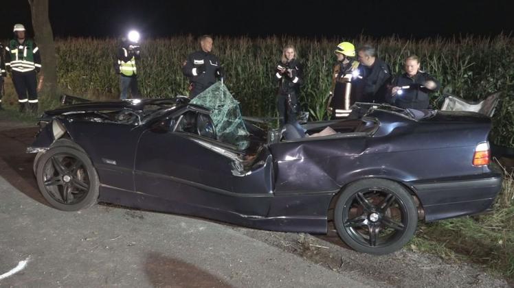 Ein 19-jähriger Autofahrer ist am späten Donnerstagabend in Stuhr bei einem Unfall ums Leben gekommen. Foto: Nonstopnews