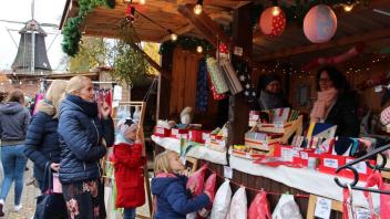 Der Martinsmarkt rund um Kreutzmanns Mühle in Werlte stimmt an diesem Wochenende auf die kommende Adventszeit ein. Foto: Birgit Brinker/Archiv