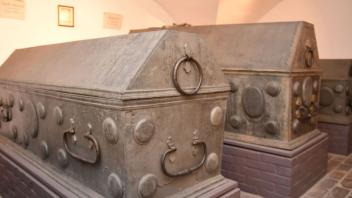 Die Gebeine der letzten Delmenhorster Grafenfamilie ruhen in Zinksärgen in der Gruft unterhalb der Stadtkirche. Foto: Marco Julius
