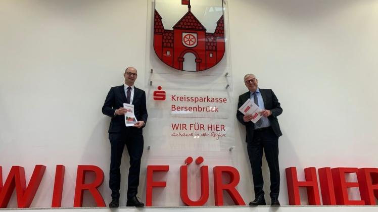 Zufriedene Gesichter im Vorstand: Bernd Heinemann (r.) und Lars Pfeilsticker. Foto: Marcus Alwes