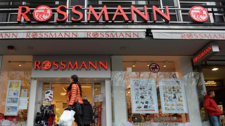 Rossmann ruft aufgrund möglicher Verunreinigungen Sojaflocken zurück. Foto: dpa/Andreas Gebert