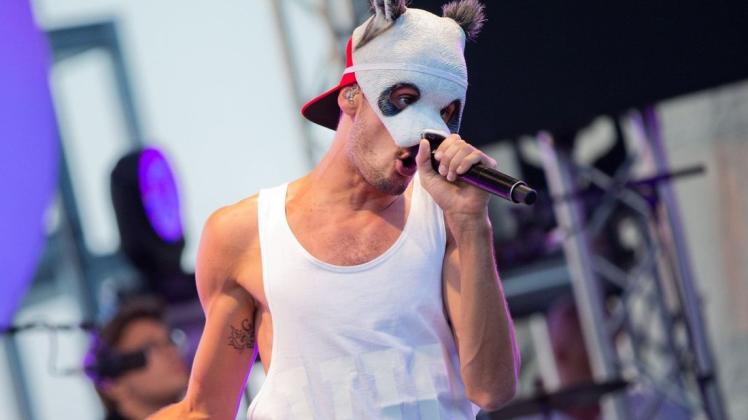 Cro, deutscher Rapper („Raop"), feiert heute seinen 30. Geburtstag. Foto: Rolf Vennenbernd/dpa +++(c) dpa - Bildfunk+++ Cro, deutscher Rapper („Raop"), feiert heute seinen 30. Geburtstag. Foto: Rolf Vennenbernd/dpa +++(c) dpa - Bildfunk+++