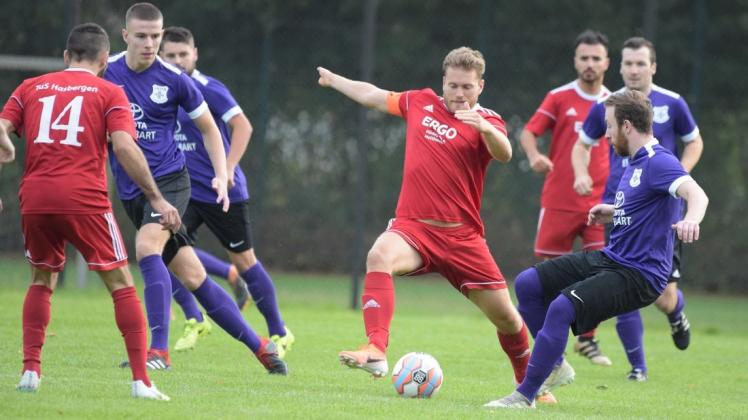 Torjäger Jakob Korfmann steckt mit dem TuS Hasbergen im Abstiegskampf der Fußball-Kreisliga. Foto: Rolf Tobis Torjäger Jakob Korfmann steckt mit dem TuS Hasbergen im Abstiegskampf der Fußball-Kreisliga. Foto: Rolf Tobis