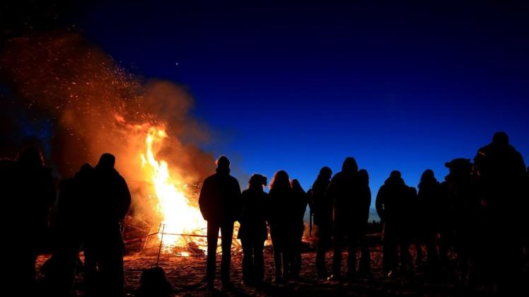 Wer in Georgsmarienhütte ein Osterfeuer entzünden möchte, muss einiges beachten. Foto: dpa/Marcel Kusch