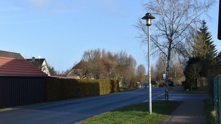 Wie hier in der Köhlerstrat in Rövershagen, soll es noch in diesem Jahr im gesamten Gemeindegebiet LED-Straßenbeleuchtung geben.