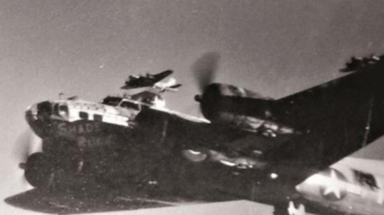 Auf einem Bild des Bomberverbands ist die "Shade Ruff # 2" zu erkennen. Sie kam als Ersatz für die "Shade Ruff" zur 614th Bombardement Squadron und flog bis Kriegsende. 