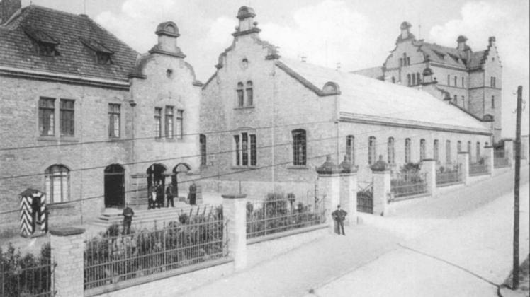 In der Osnabrücker Caprivikaserne (hier auf einem vor 1914 entstandenen Ansichtskarten-Foto) lauerte das berüchtigte Freikorps Lichtschlag. Nicht wenige Osnabrücker rechneten damit, dass die rechtsradikalen Freischärler unter den streikenden Arbeitern ein Blutbad anrichten würden.