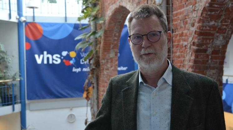 Jürgen Beckstette hat am Monatsanfang die Geschäftsführung der VHS übernommen. Foto: Stefanie Jürgensen Jürgen Beckstette hat am Monatsanfang die Geschäftsführung der VHS übernommen. Foto: Stefanie Jürgensen