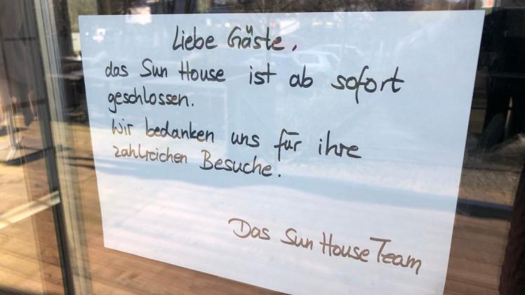 Eine letzte Botschaft an die Gäste des Restaurants "Sun House". Foto: Thomas Breuer