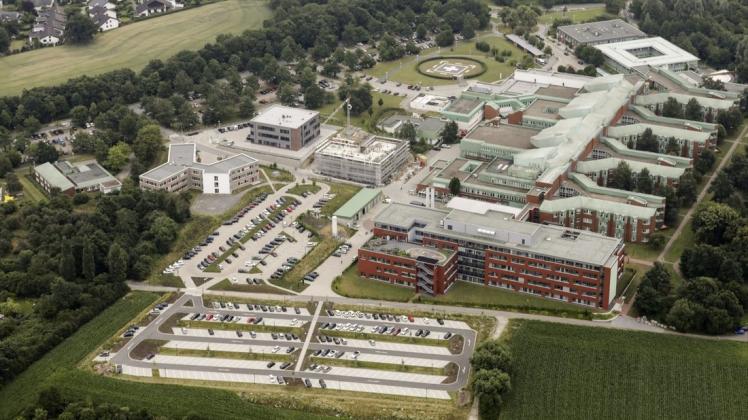 Zum Schutz von Patienten und Mitarbeitern vor dem Coronavirus gilt für das Klinikum Osnabrück und alle Niels-Stensen-Kliniken ab sofort ein Besuchsverbot. Foto: Archiv/Gert Westdörp