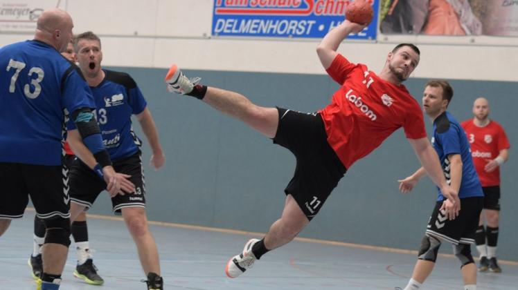 Noch spielt Julius Schiewe mit der HSG Hude/Falkenburg in der Landesklasse. Die Liga wird jedoch abgeschafft. Foto: Rolf Tobis
