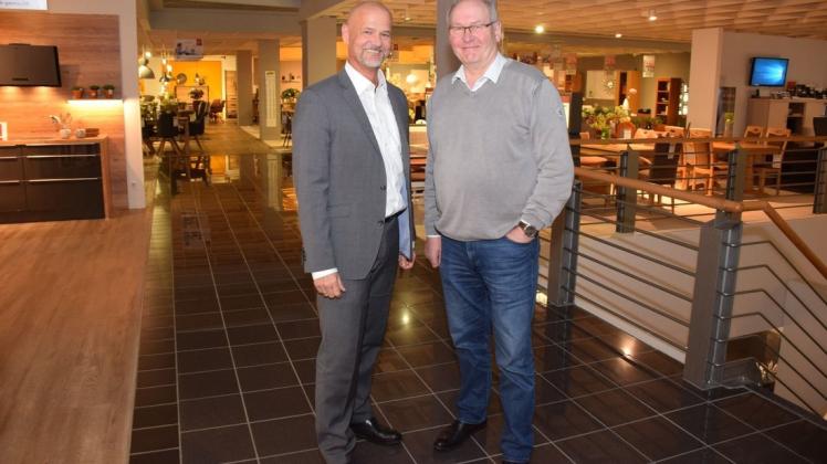 Erst sechs Wochen her und doch eine Ewigkeit: Frank Rohloff (l.) und Volker Rumstich Mitte Februar im Möbelhaus BBM, kurz nach der Nominierung Rohloffs zum Unternehmer des Jahres.