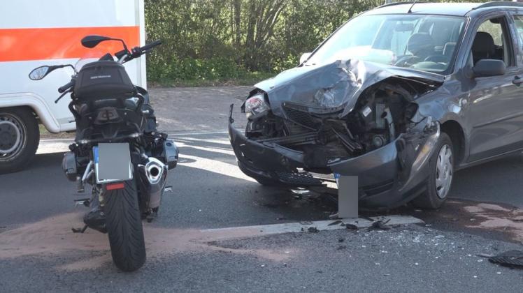 Eine Motorradfahrerin aus Weyhe ist am Mittwoch in Kirchseelte frontal mit einem Auto zusammengeprallt. Foto: Nonstopnews