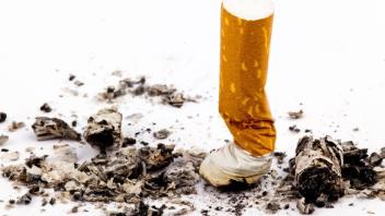 Immer noch sterben Tausende Menschen in Deutschland an den Folgen des Rauchens. Die Deutsche Krebshilfe fordert von der Bundesregierung mehr Engagement für den Nichtraucherschutz – auch und gerade in Zeiten von Corona.