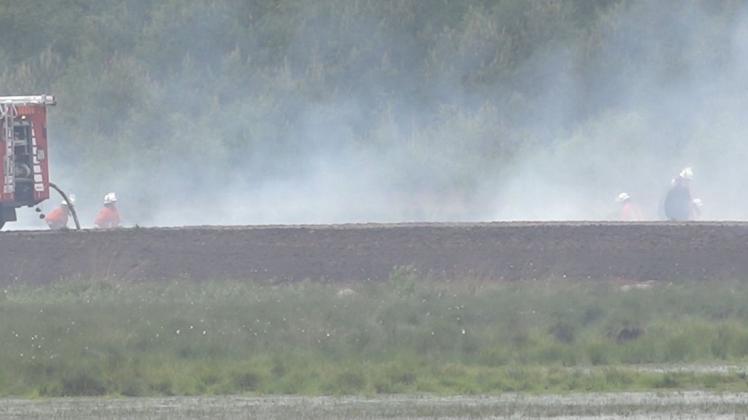 Um Brände im Moor, wie hier im letzten Jahr in Campemoor, zu verhinden, werden Moorwege in der Gemeinde Neuenkirchen-Vörden gesperrt. Archivfoto: NWM-tv