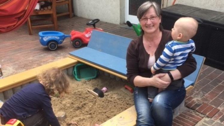 Petra Kirk ist für die SPD im Rat Hasbergen tätig und selber Tagesmutter. Petra Kirk ist für die SPD im Rat Hasbergen tätig und selber Tagesmutter.
