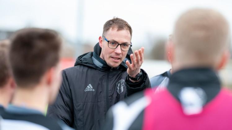 Auch der ambitionierte Landesliga-Aufsteiger FSV Bentwisch – hier Trainer Tommy Bastian – hat für eine vorzeitige Beendigung der Saison 2019/20 votiert.