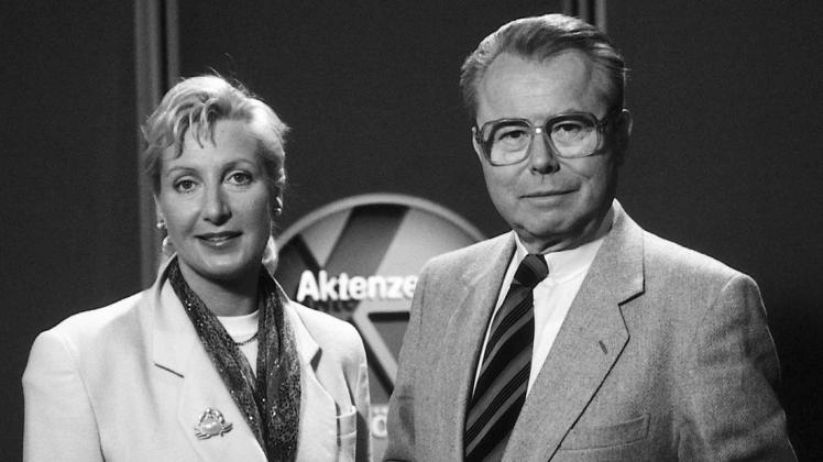 Das ehemalige Moderatorenteam der ZDF-Sendung "Aktenzeichen XY ungelöst" Eduard Zimmermann (r) und seine Stieftochter Sabine Zimmermann, die nun verstorben ist.