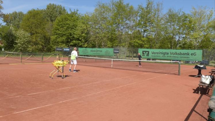 Wieder möglich: Sport im Freien wie hier beim Huder Tennisverein.
