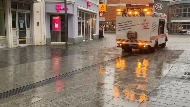 Ein saubereres Pflaster für die Delmenhorster Innenstadt? Die Freien Wähler stören sich an optischen Makeln in der Fußgängerzone. Das könnte bald anders werden – allerdings sind Lösungen teuer.