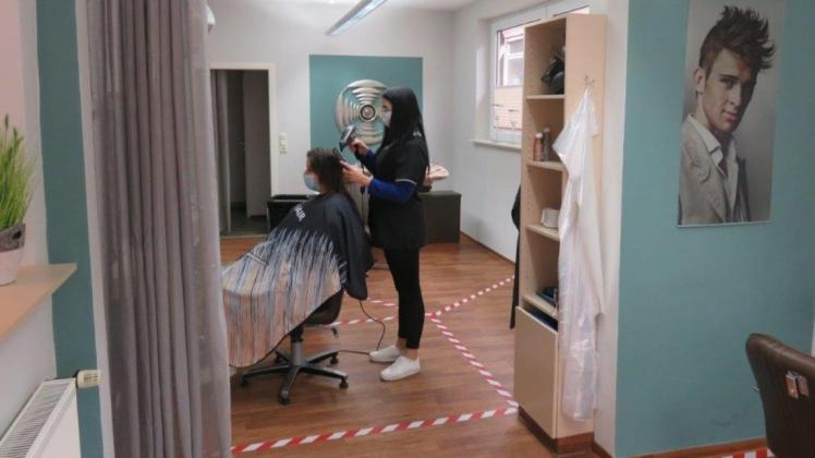 Im Salon Haar & Frisur in Fürstenau ist es kein Problem, die geforderten Mindestabstände einzuhalten.