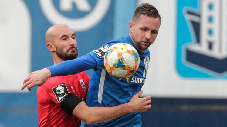 Bereit für die Partie beim MSV Duisburg: John Verheok (rechts, hier im Spiel gegen Ingolstadt) hat die komplette Einheit am Freitag absolviert und wäre damit wieder eine Alternative für die Start-Elf der Rostocker. Bereit für die Partie beim MSV Duisburg: John Verheok (rechts, hier im Spiel gegen Ingolstadt) hat die komplette Einheit am Freitag absolviert und wäre damit wieder eine Alternative für die Start-Elf der Rostocker.