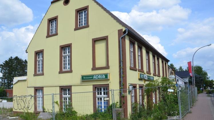 Das ehemalige Restaurant "Adria" soll eine Senorenresidenz werden. Foto: Heiner Beinke