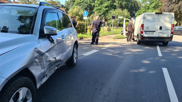 Die Mercedes-Fahrer wurden bei dem Unfall auf dem Ankumer Damm in Merzen leicht verletzt.