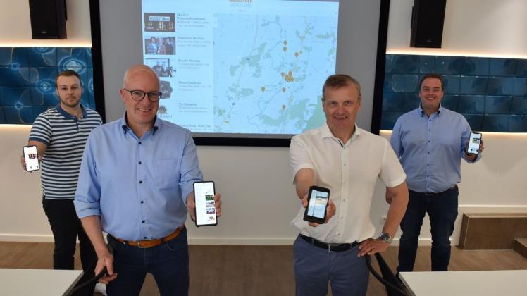 Freuen sich über den Start der App (von links): Klaus Redenius-Heber, Norbert Holtermann, Helmut Wikens und Matthias Gehrs.
