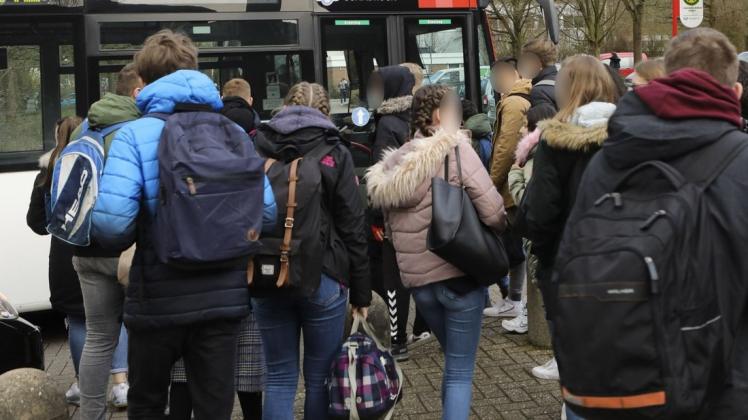 Nach einer Satzungsänderung beim Schülertransport fahren deutlich weniger Schüler mit dem Bus zur Schule.