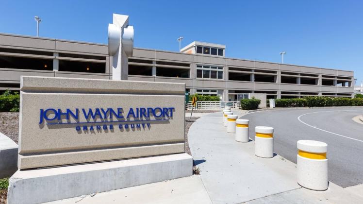 Der John-Wayne-Flughafen soll nach Wunsch der US-Demokraten künftig "Orange County Airport" heißen.