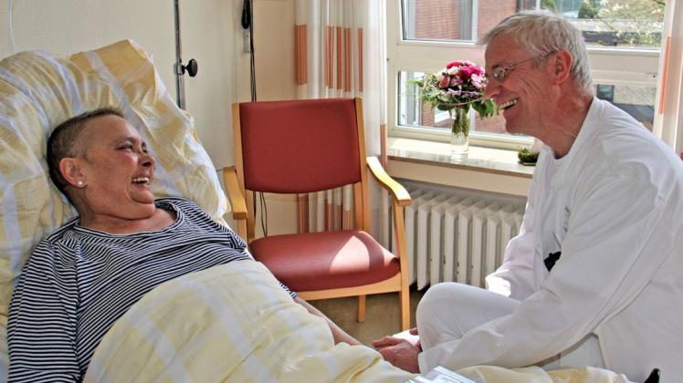 Die Palliativmedizin ist für Richard Kröger eine Form der Lebensbegleitung: Der Mediziner ist seit dem Aufbau der vor 15 Jahren eröffneten Palliativstation in Thuine „an Bord“.