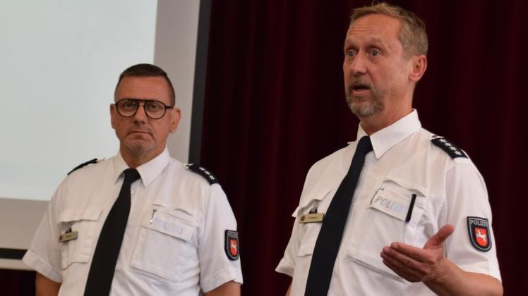 Die Statistik für 2019 stellten Polizeihauptkommissar Carsten Wagner (links) und Kriminalhauptkommissar Helmut Knieper vor.