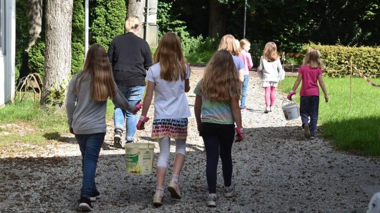Beim HÖB-Sommerferienprogramm konnten sich die Grundschüler mit Freunden und Geschwistern in der Natur auf Spurensuche begeben.