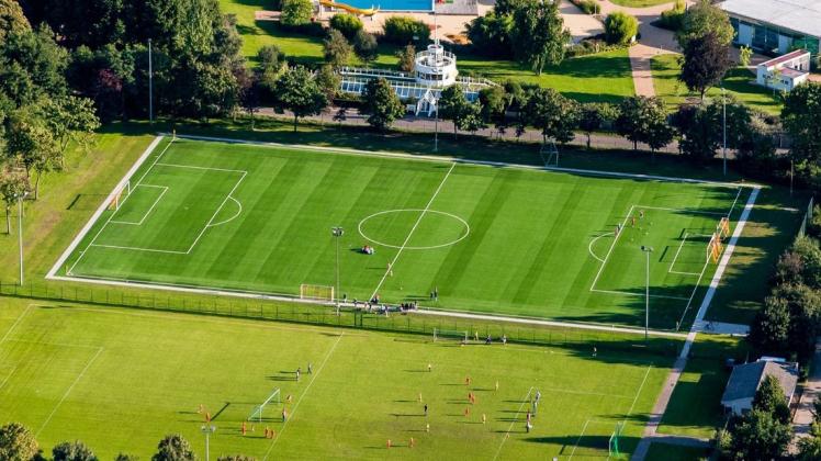 Auf dem Sportgelände des TuS Lingen findet das Fußballcamp der Wiesenhof-Fußballschule statt.