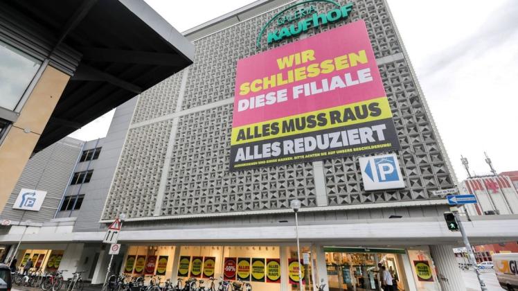 Die Warenhauskette Galeria Karstadt Kaufhof muss vor der Insolvenz gerettet werden.