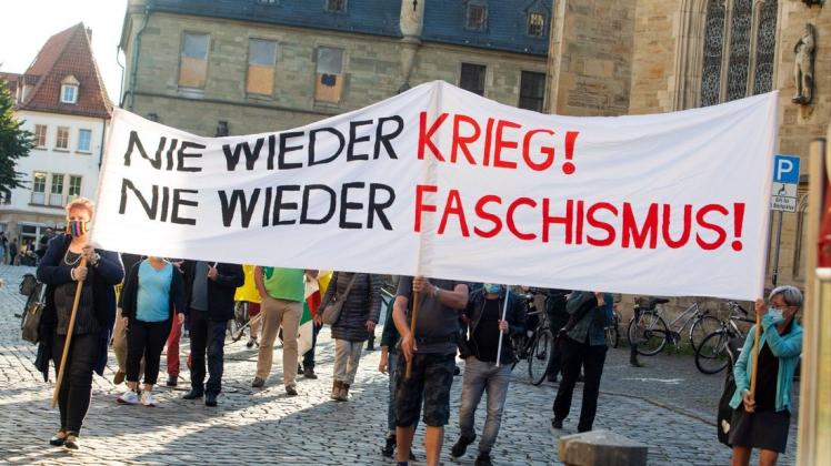"Nie wieder Krieg, nie wieder Faschismus": Bei der diesjährigen DGB-Kundgebung kritisierten die Redner unter anderem Waffenlieferungen deutscher Unternehmen.