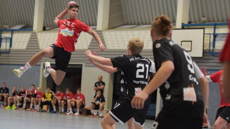 Bis zu seiner Verletzung ganz stark in der Offensive der HSG Delmenhorst: Jan-Niklas Bruning (links) Bis zu seiner Verletzung ganz stark in der Offensive der HSG Delmenhorst: Jan-Niklas Bruning (links)