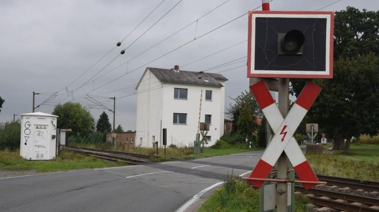 Der Bahnübergang an der Oldendorfer Straße muss ab Dienstag, 15. September, wegen Gleisbauarbeiten gesperrt werden. Der Bahnübergang an der Oldendorfer Straße muss ab Dienstag, 15. September, wegen Gleisbauarbeiten gesperrt werden.