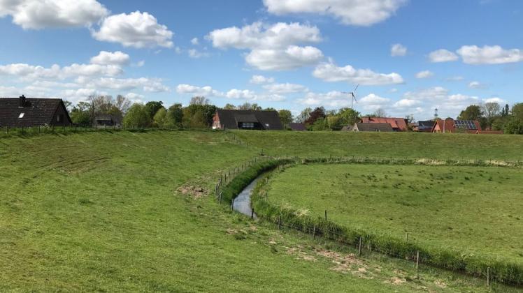 Der Schutzdeich wird niedriger werden – auch am alten Salzhafen in Deichhausen. Der Schutzdeich wird niedriger werden – auch am alten Salzhafen in Deichhausen.