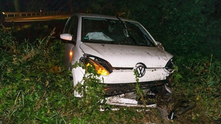 Ein 20-jähriger Mann erlitt bei einem Unfall leichte Verletzungen. Ein 20-jähriger Mann erlitt bei einem Unfall leichte Verletzungen.