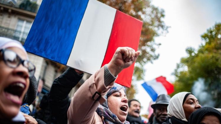 In Frankreich gingen im vergangenen Winter Menschen auf die Straße, um gegen Islamfeindlichkeit und für Religionsfreiheit zu demonstrieren. (Archivbild)
