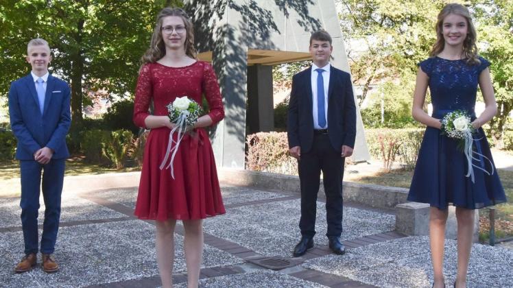Am Thimotheus-Haus konfirmiert (v.l.): Bennet Ahrens, Larissa Collmann, Thorben Lersch und Stine Hrabowyj. Am Thimotheus-Haus konfirmiert (v.l.): Bennet Ahrens, Larissa Collmann, Thorben Lersch und Stine Hrabowyj.