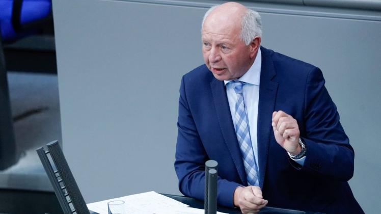 Der haushaltspolitische Sprecher der Unionsfraktion, Eckhardt Rehberg (CDU), appelliert an die Bundesregierung, das Geld für Investitionen schneller "auf die Straße zu bringen".