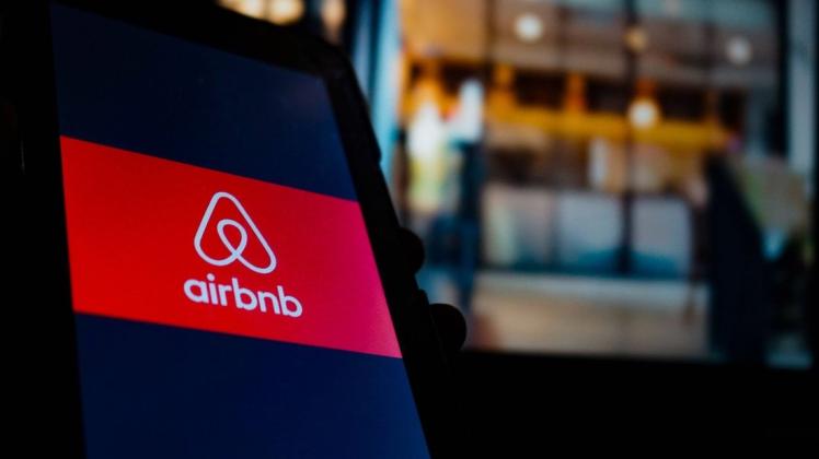 Airbnb teilte zum Urteil mit, eine Mehrzahl ihrer Anbieter in Paris böten ihre eigene Wohnung zur kurzzeitigen Vermietung an und nicht eine Zweitwohnung.