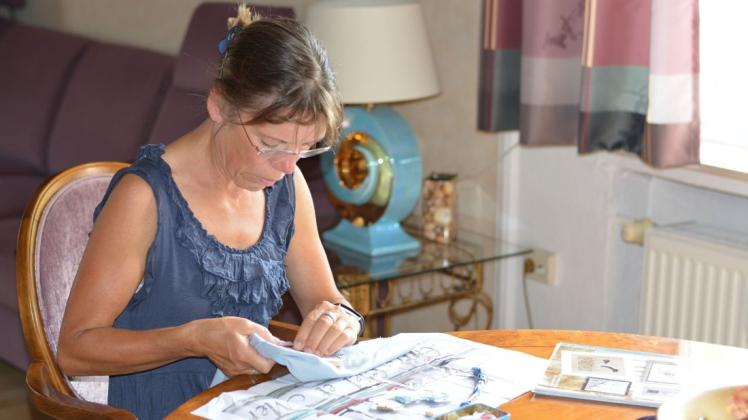 Stich für Stich und Stein für Stein zum kleinen Kunstwerk. Sabine Leclercq-Fröbel findet in Stickereien und Mosaiken einen Ausgleich zum Berufsalltag. Stich für Stich und Stein für Stein zum kleinen Kunstwerk. Sabine Leclercq-Fröbel findet in Stickereien und Mosaiken einen Ausgleich zum Berufsalltag.