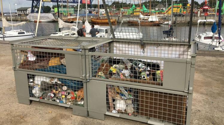 Ein Absaufen der Hansestadt könnte durch die neuerdings im Stadthafen aufgestellten Müllboxen, kostengünstig verhindert werden.
