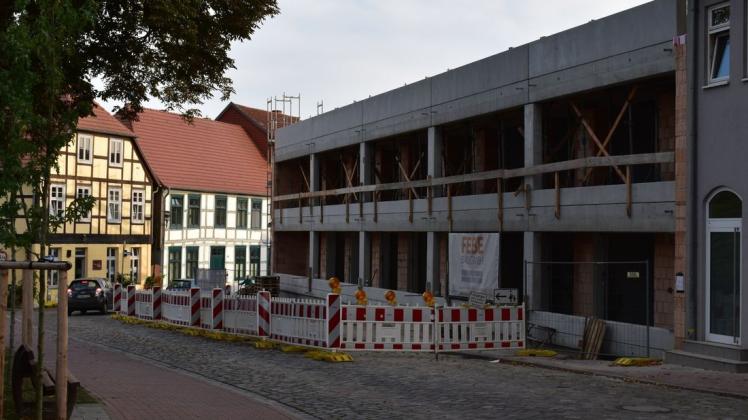 Die langjährige Lücke in der Großen Burgstraße wird durch ein neues Wohnhaus geschlossen. Das Haus soll im Frühling 2021 bezugsfertig sein.